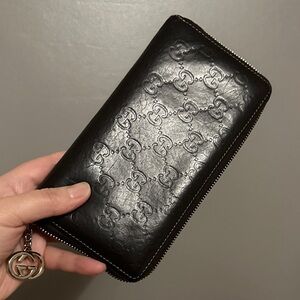 Authentic Gucci Black Leather Zip Wallet